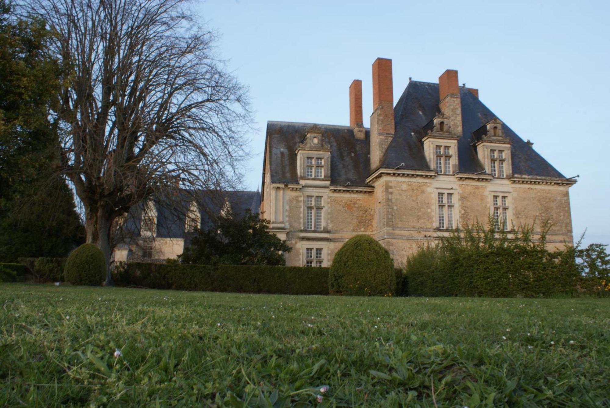 Chateau De Durtal Bed & Breakfast Екстериор снимка