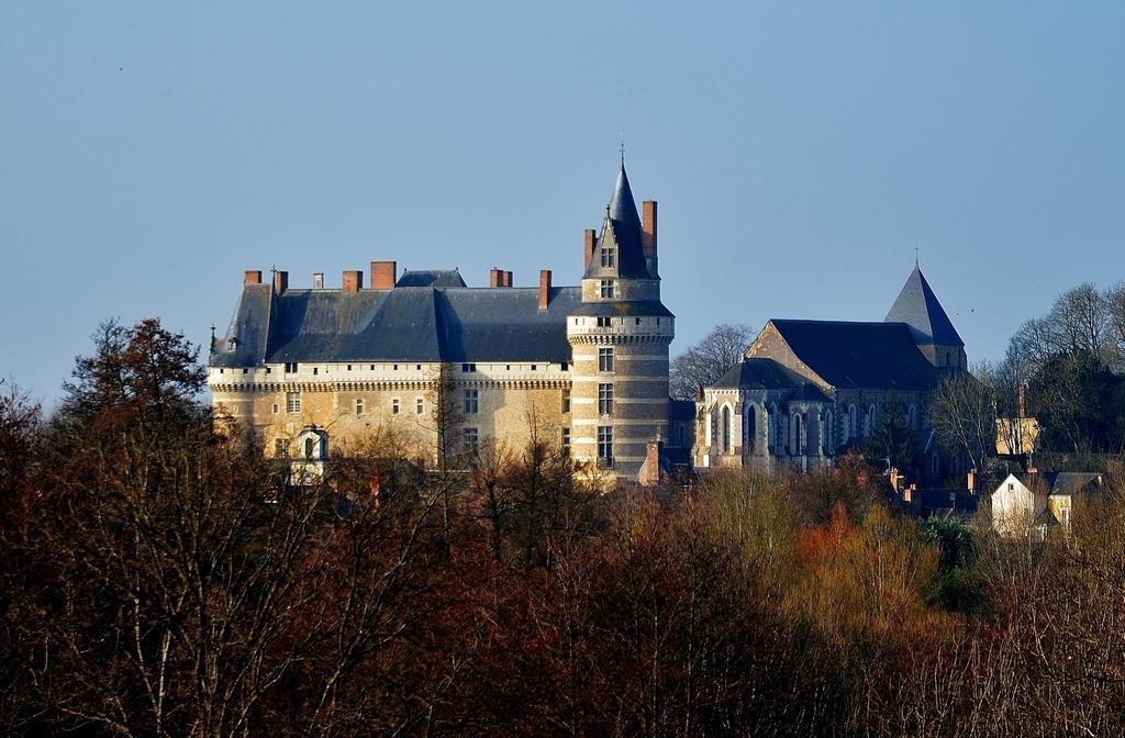 Chateau De Durtal Bed & Breakfast Екстериор снимка